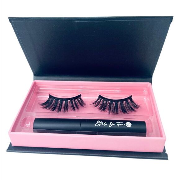 Reine: 3D Magnetic Premium Silk Lashes and Eyeliner Kit - Picture 3 of 7